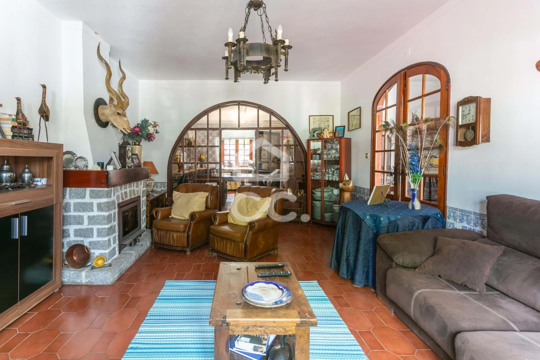 Moradia T5 para Venda em Mourão Foto 4