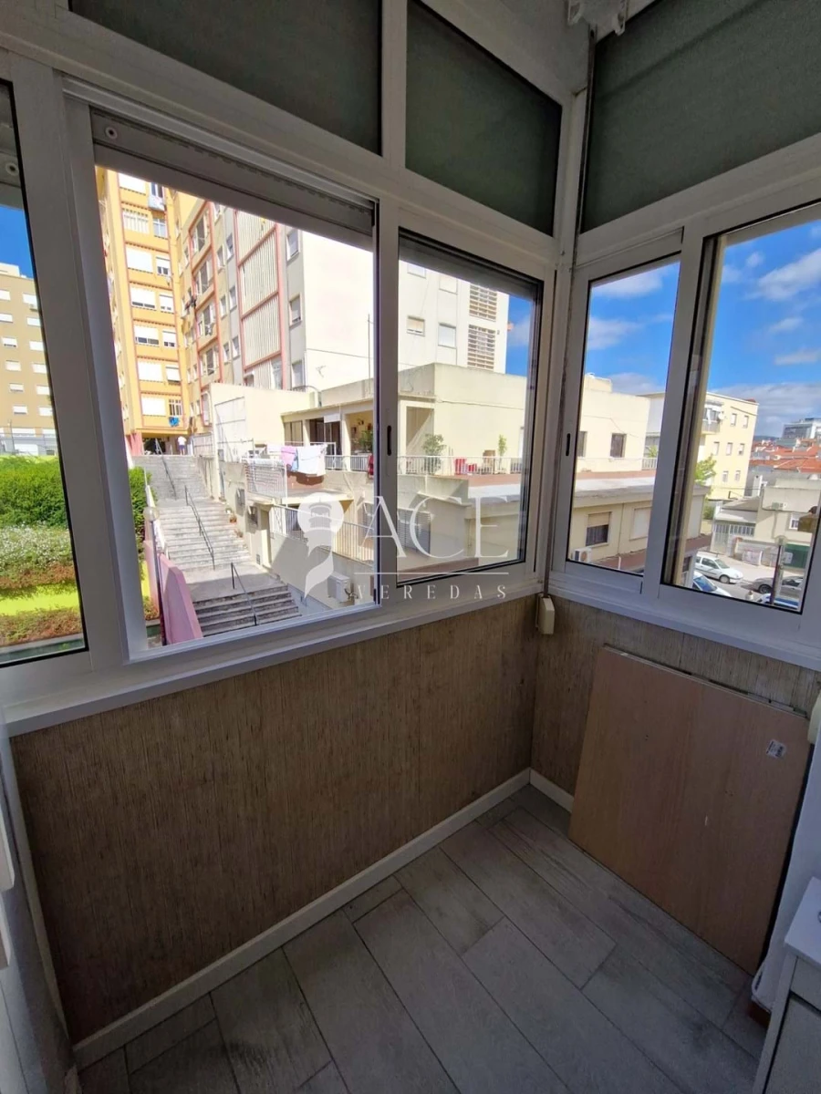 Apartamento T2 para Venda em Pontinha e Famões Foto 24