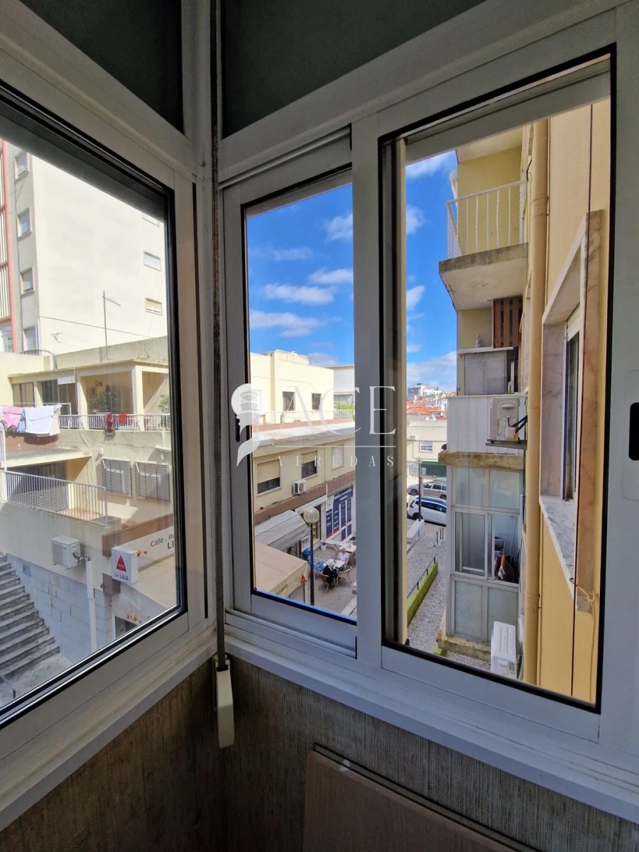 Apartamento T2 para Venda em Pontinha e Famões Foto 25