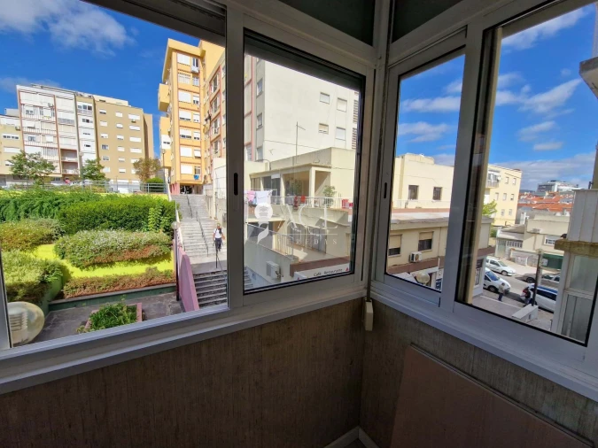 Apartamento T2 para Venda em Pontinha e Famões Foto 26