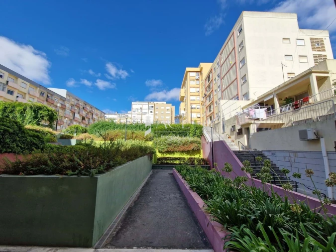 Apartamento T2 para Venda em Pontinha e Famões Foto 3