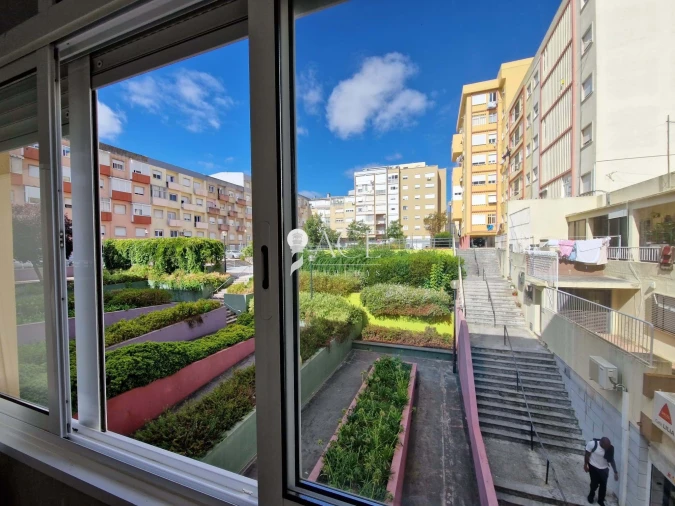 Apartamento T2 para Venda em Pontinha e Famões Foto 27
