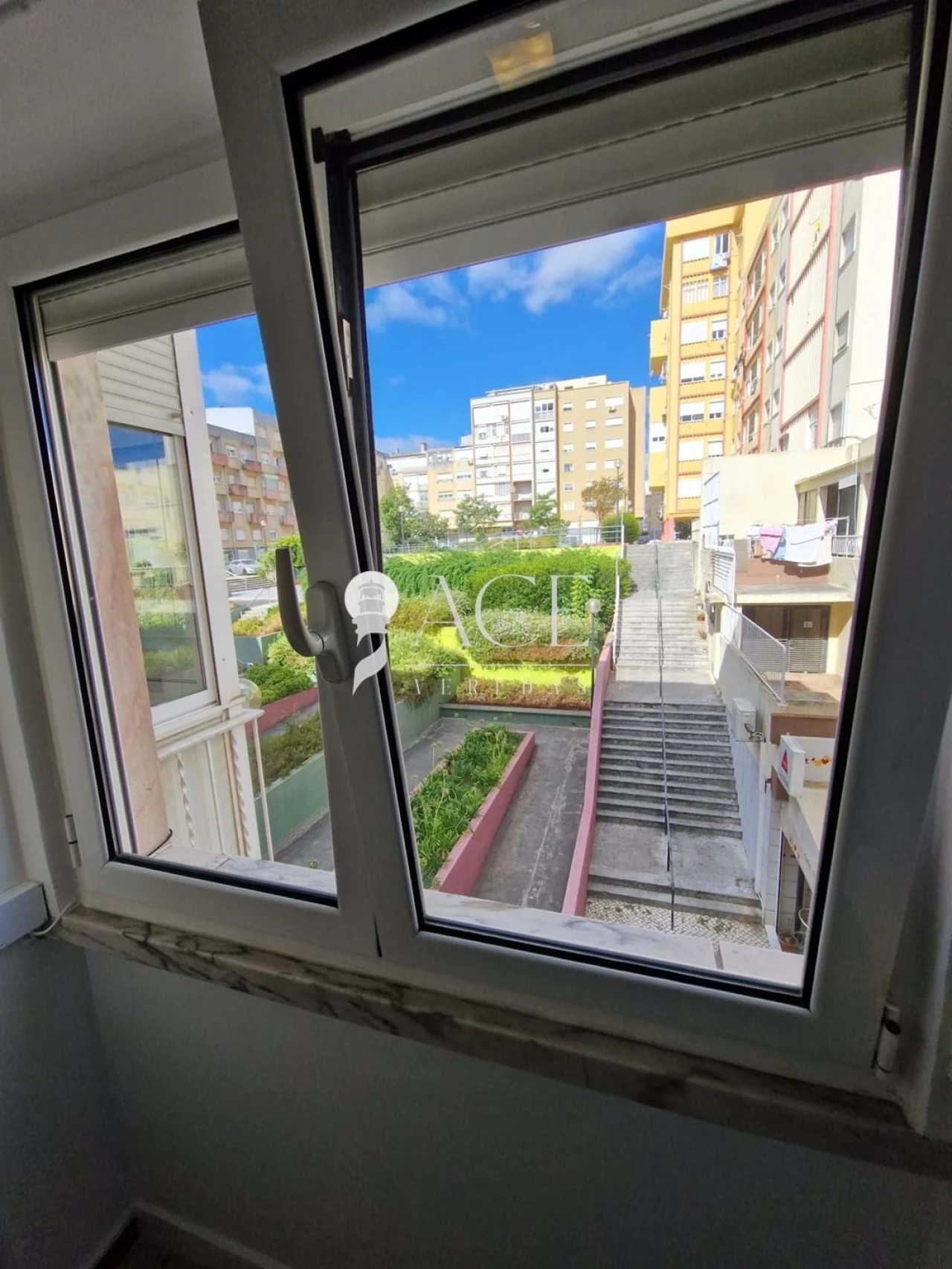 Apartamento T2 para Venda em Pontinha e Famões Foto 23