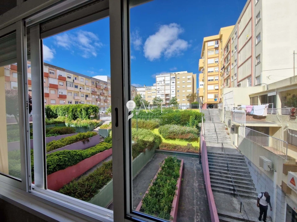 Apartamento T2 para Venda em Pontinha e Famões Foto 27