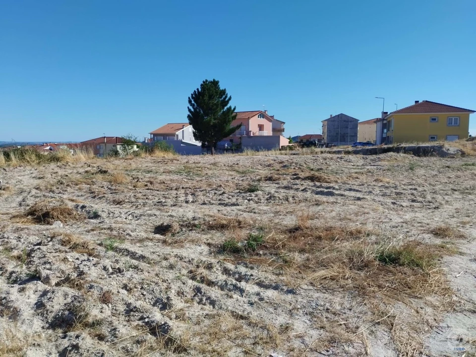Terreno para Venda em Carrazeda de Ansiães Foto 1