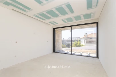 Moradia T3 para Venda em São Felix da Marinha