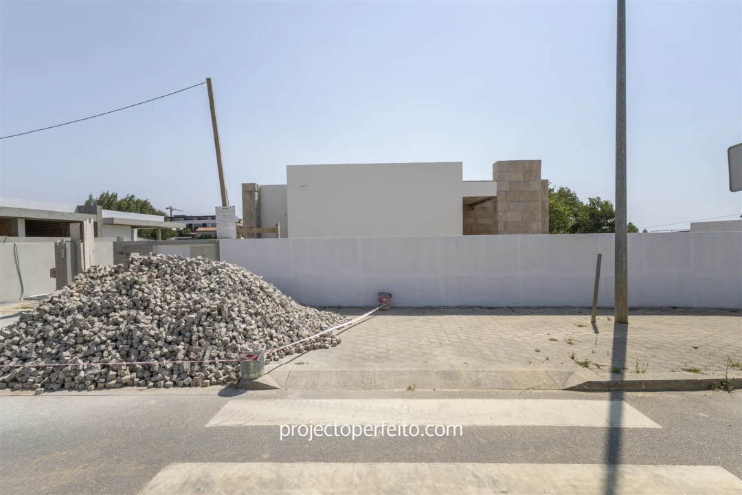 Moradia T3 para Venda em São Felix da Marinha Foto 30