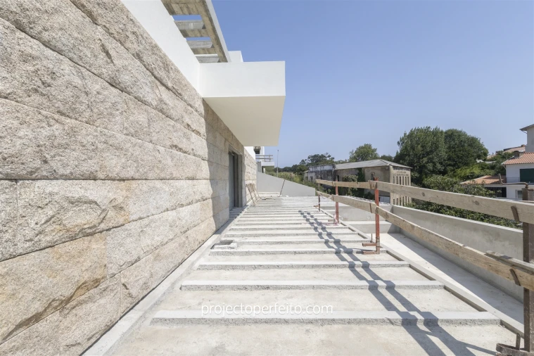 Moradia T3 para Venda em São Felix da Marinha Foto 4