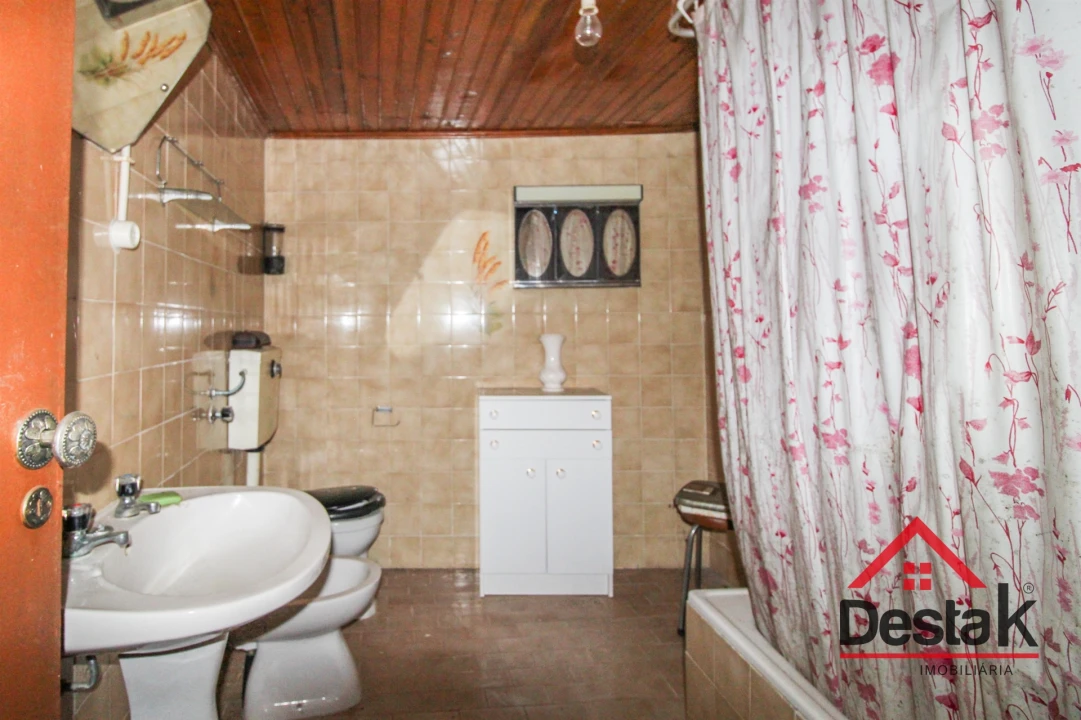 Moradia T4 para Venda em Sul Foto 12