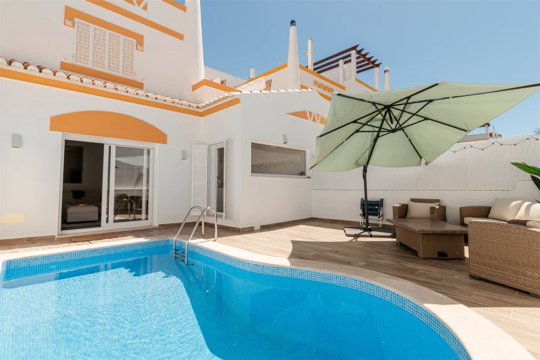 Moradia T4 para Arrendamento em Lagos (São Sebastião e Santa Maria) Foto 1