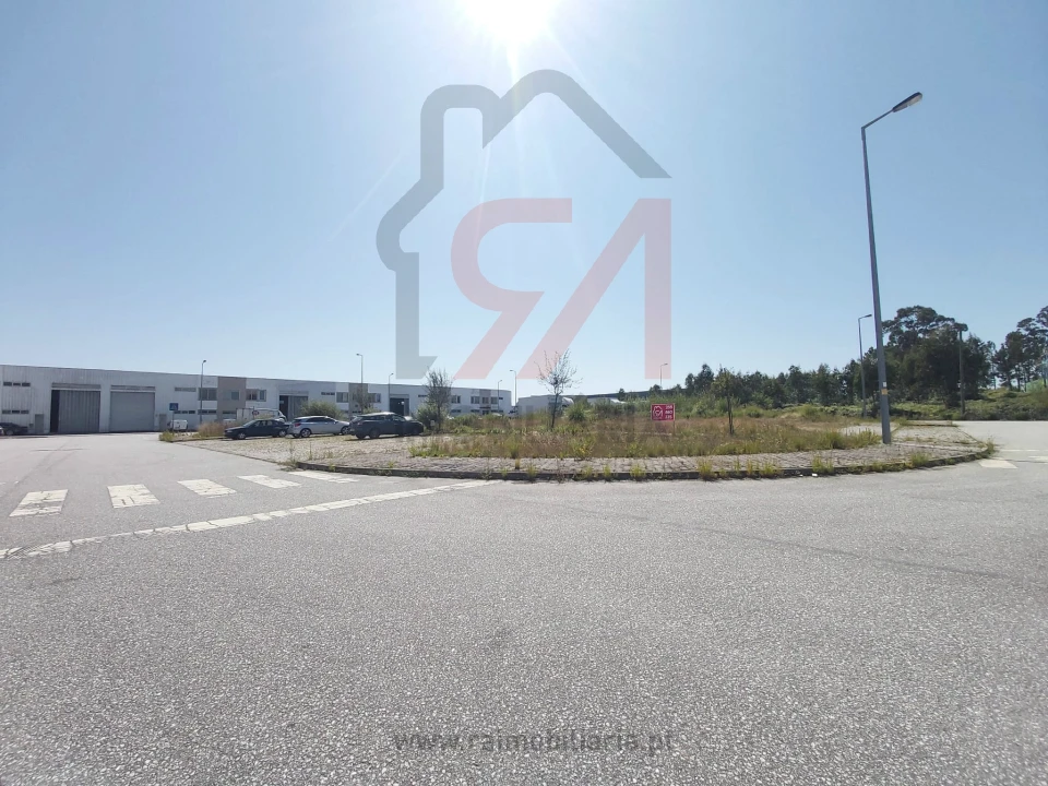 Terreno para Venda em Lordelo Foto 1