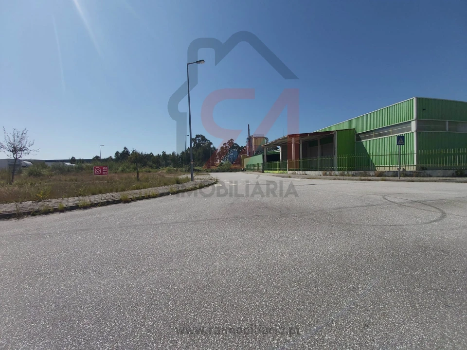 Terreno para Venda em Lordelo Foto 3