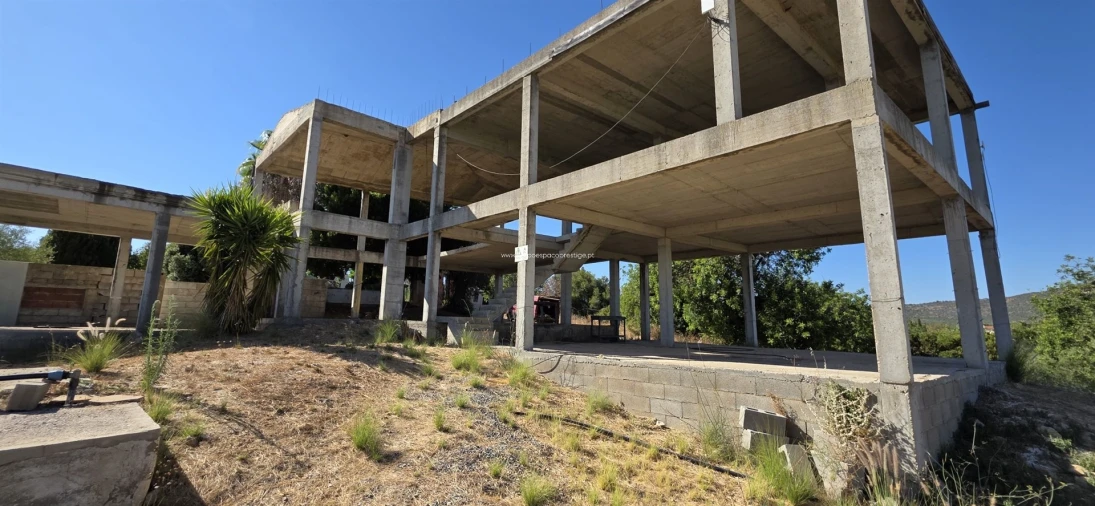Quinta T0 para Venda em Quelfes Foto 1