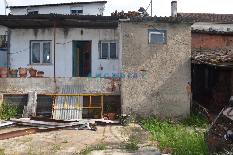Moradia T5 para Venda em Aguda Foto 1