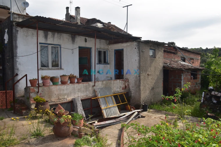 Moradia T5 para Venda em Aguda Foto 2