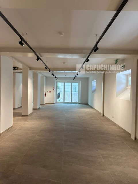 Loja para Arrendamento em Arroios