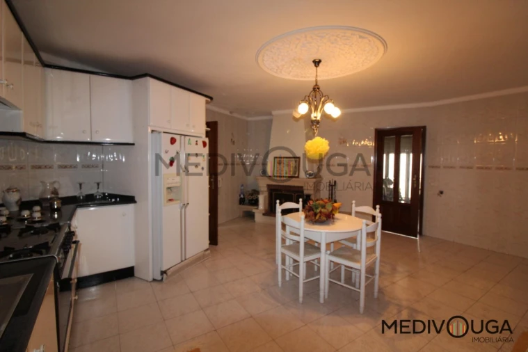 Moradia T6 para Venda em Fermentelos Foto 33