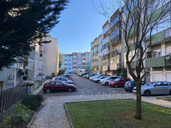 Apartamento T3 para Venda em Massamá e Monte Abraão