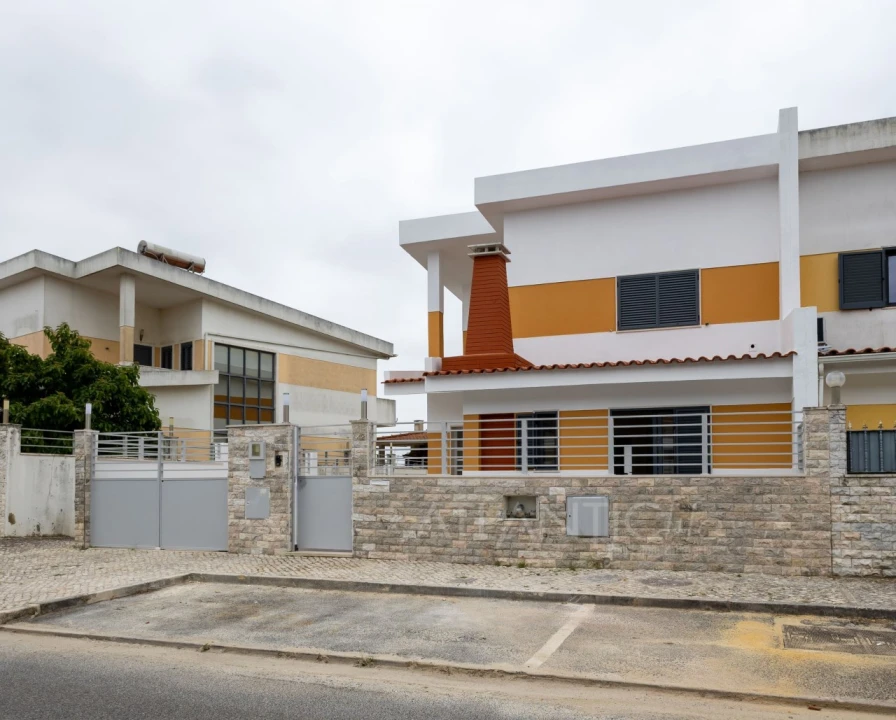 Moradia T3 para Venda em Mina de Água Foto 36