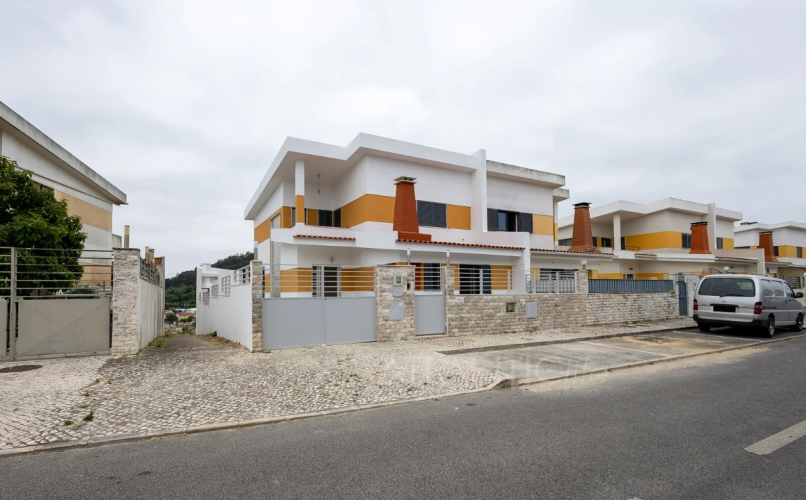 Moradia T3 para Venda em Mina de Água Foto 37