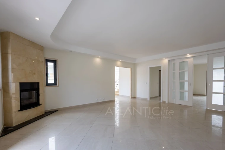 Moradia T3 para Venda em Mina de Água Foto 4