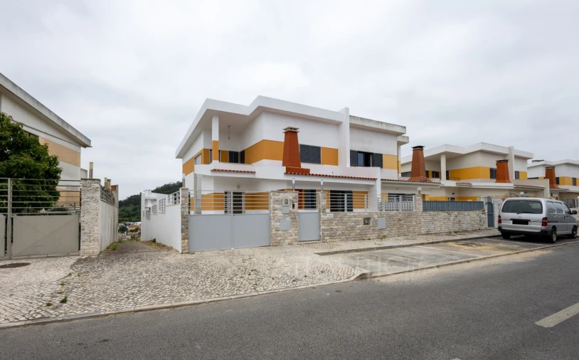 Moradia T3 para Venda em Mina de Água Foto 37