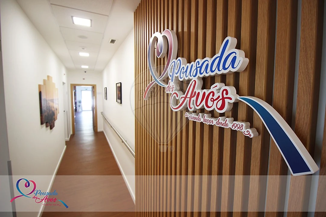 Moradia T8 para Venda em Ramada e Caneças Foto 3