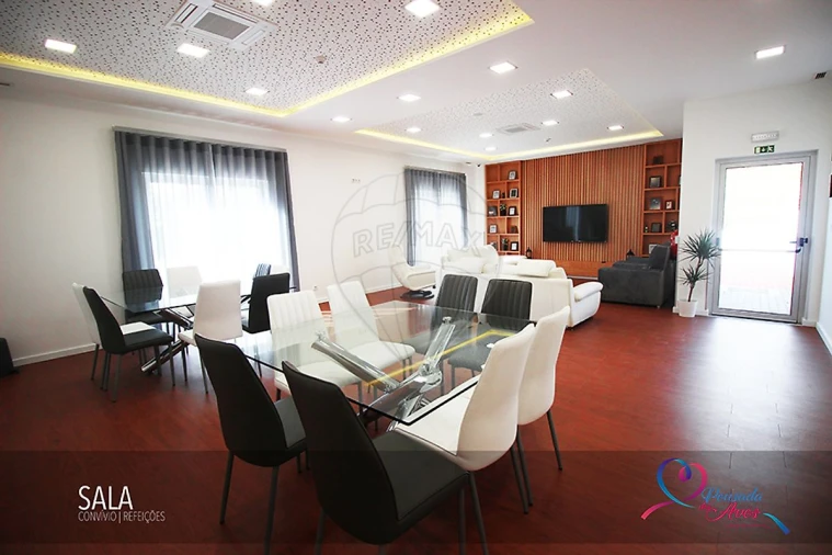 Moradia T8 para Venda em Ramada e Caneças Foto 11