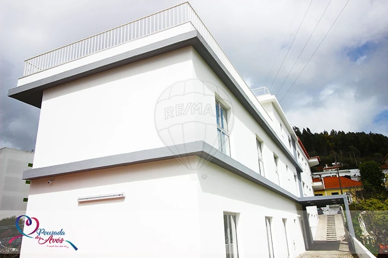 Moradia T8 para Venda em Ramada e Caneças Foto 2