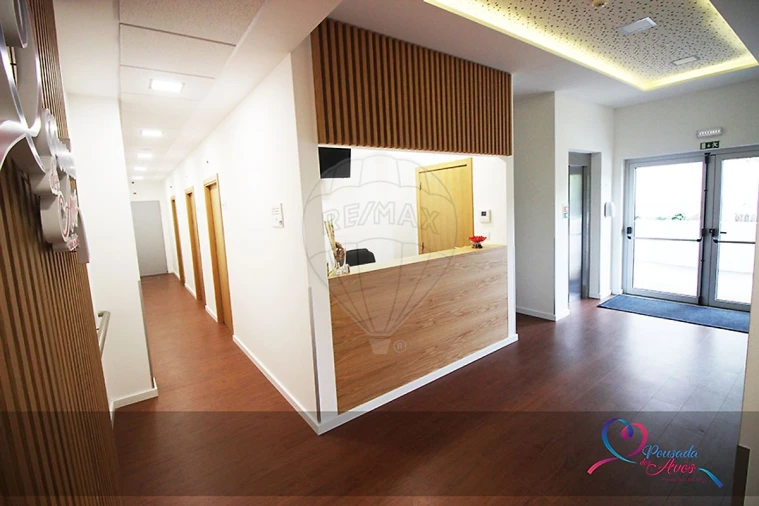 Moradia T8 para Venda em Ramada e Caneças Foto 4