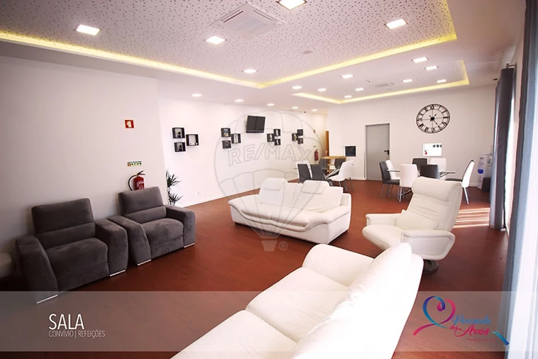 Moradia T8 para Venda em Ramada e Caneças Foto 12