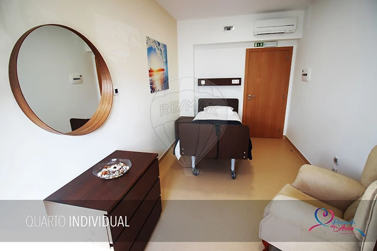 Moradia T8 para Venda em Ramada e Caneças Foto 7