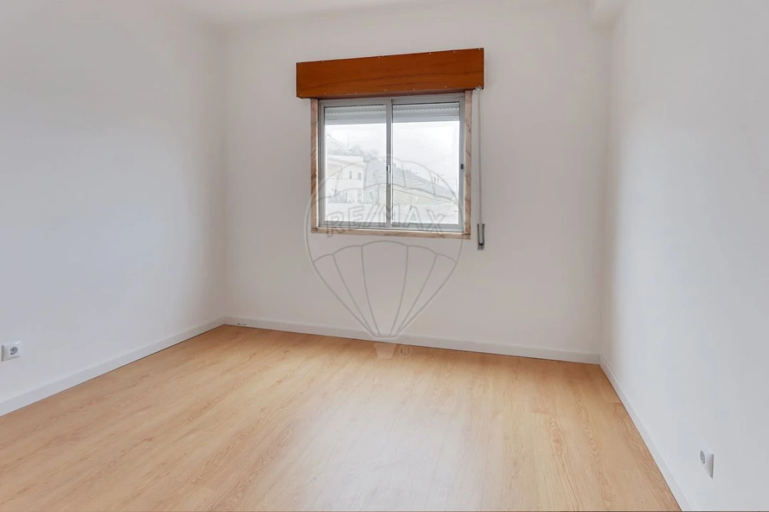 Moradia T3 para Venda em Casal de Cambra Foto 15