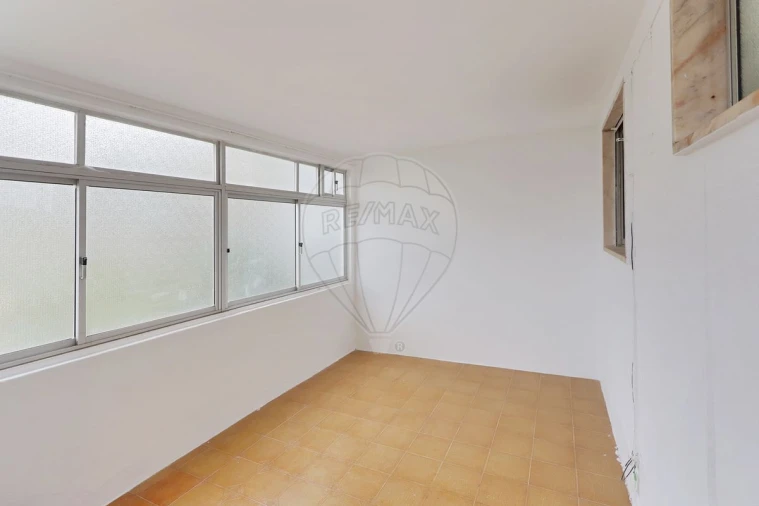 Moradia T3 para Venda em Casal de Cambra Foto 7