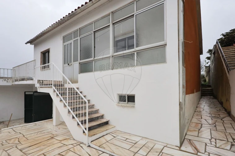 Moradia T3 para Venda em Casal de Cambra Foto 4