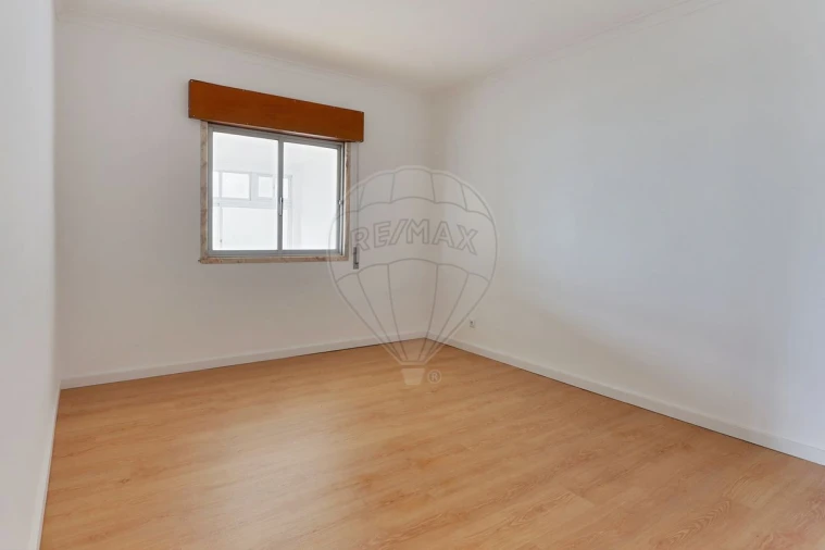 Moradia T3 para Venda em Casal de Cambra Foto 14