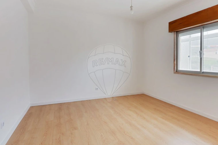 Moradia T3 para Venda em Casal de Cambra Foto 13