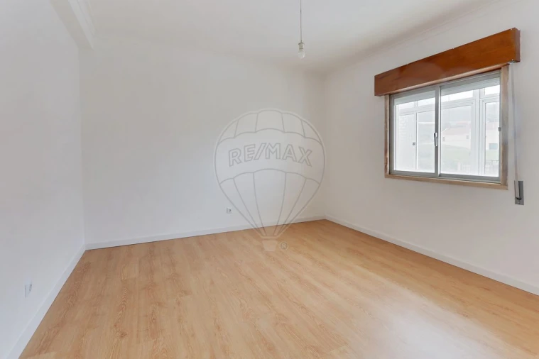 Moradia T3 para Venda em Casal de Cambra Foto 12