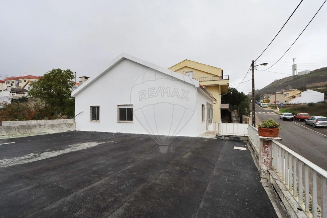 Moradia T3 para Venda em Casal de Cambra Foto 3