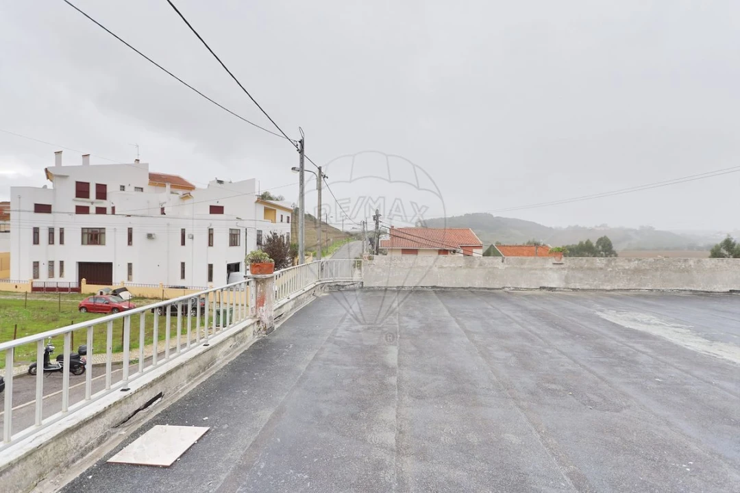 Moradia T3 para Venda em Casal de Cambra Foto 16