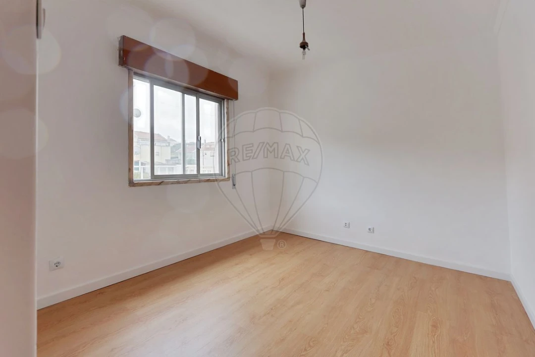 Moradia T3 para Venda em Casal de Cambra Foto 11