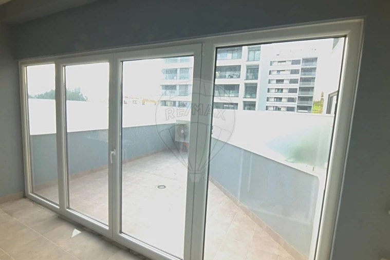 Apartamento T3 para Arrendamento em Venteira Foto 11