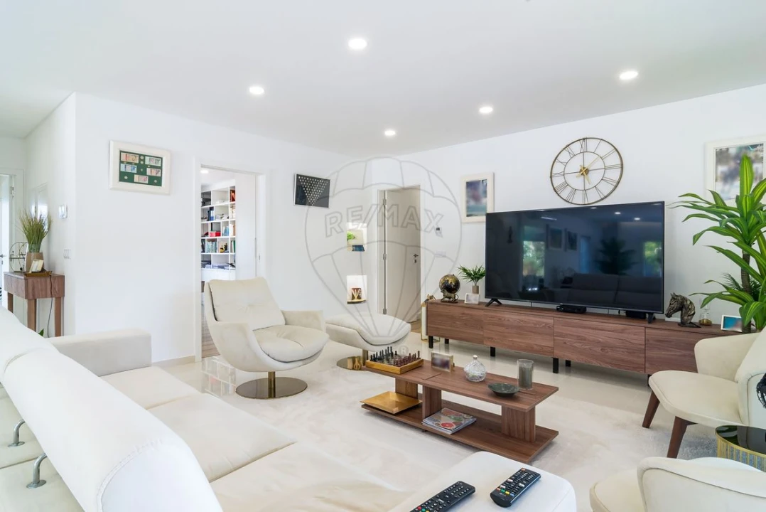 Moradia T4 para Venda em Santo Estêvão Foto 4