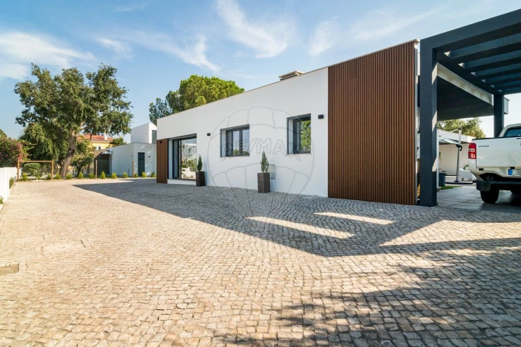 Moradia T4 para Venda em Santo Estêvão Foto 3