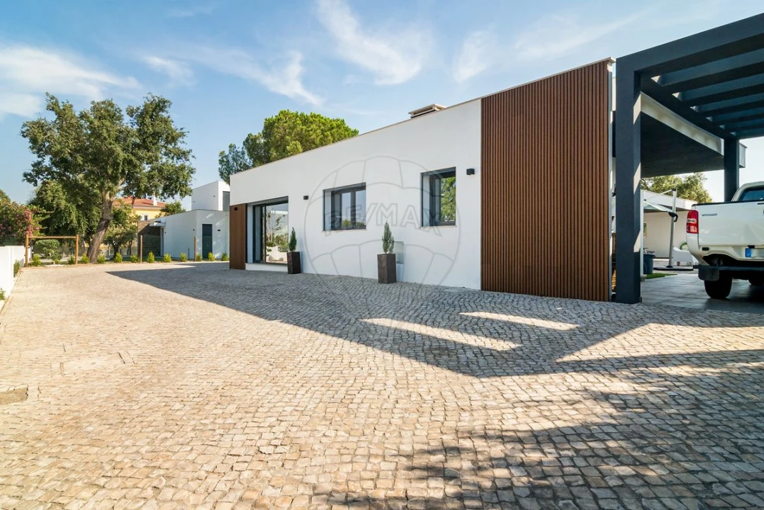 Moradia T4 para Venda em Santo Estêvão Foto 3