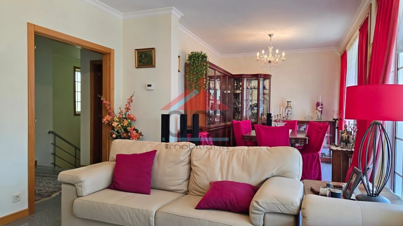 Moradia T3 para Venda em Vilar de Mouros Foto 4