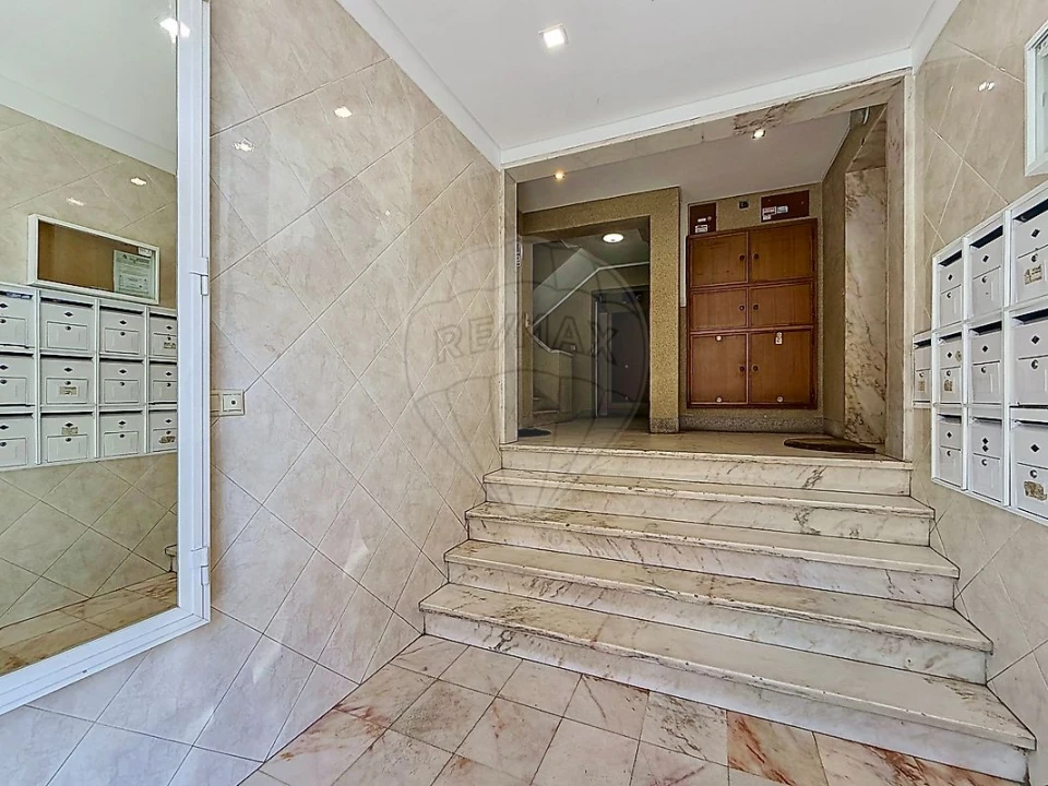Apartamento T2 para Venda em Cacém e São Marcos Foto 3