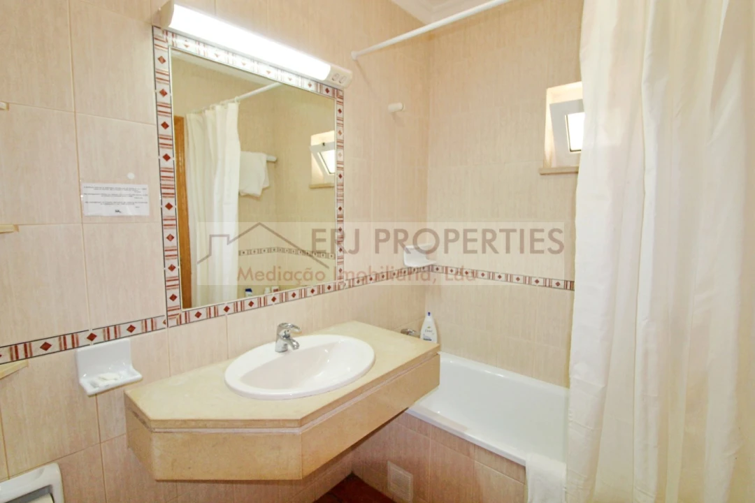 Apartamento T1 para Venda em Altura Foto 11