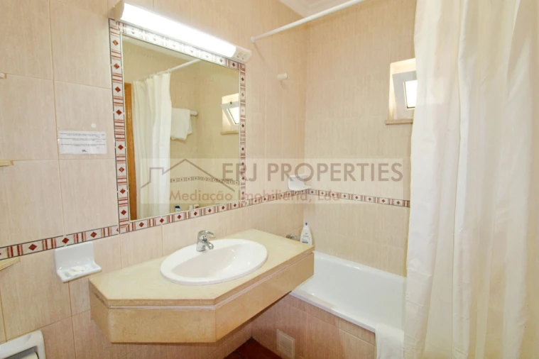 Apartamento T1 para Venda em Altura Foto 11
