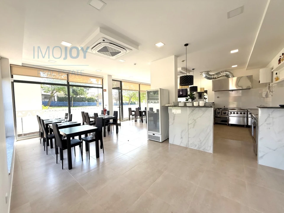 Loja para Venda em Porto Salvo Foto 2